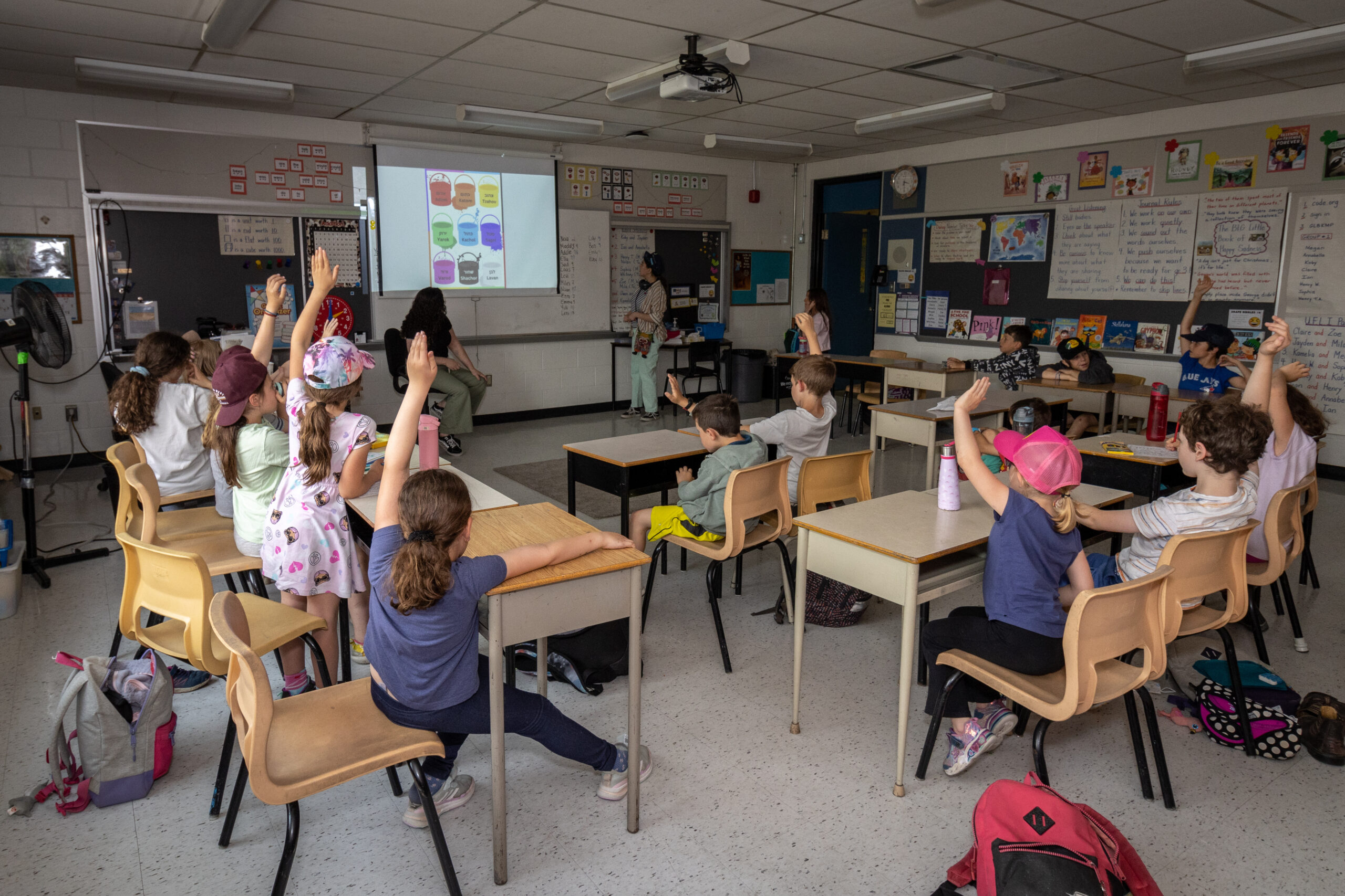 Children participating in an interactive OMJS Jewish learning class