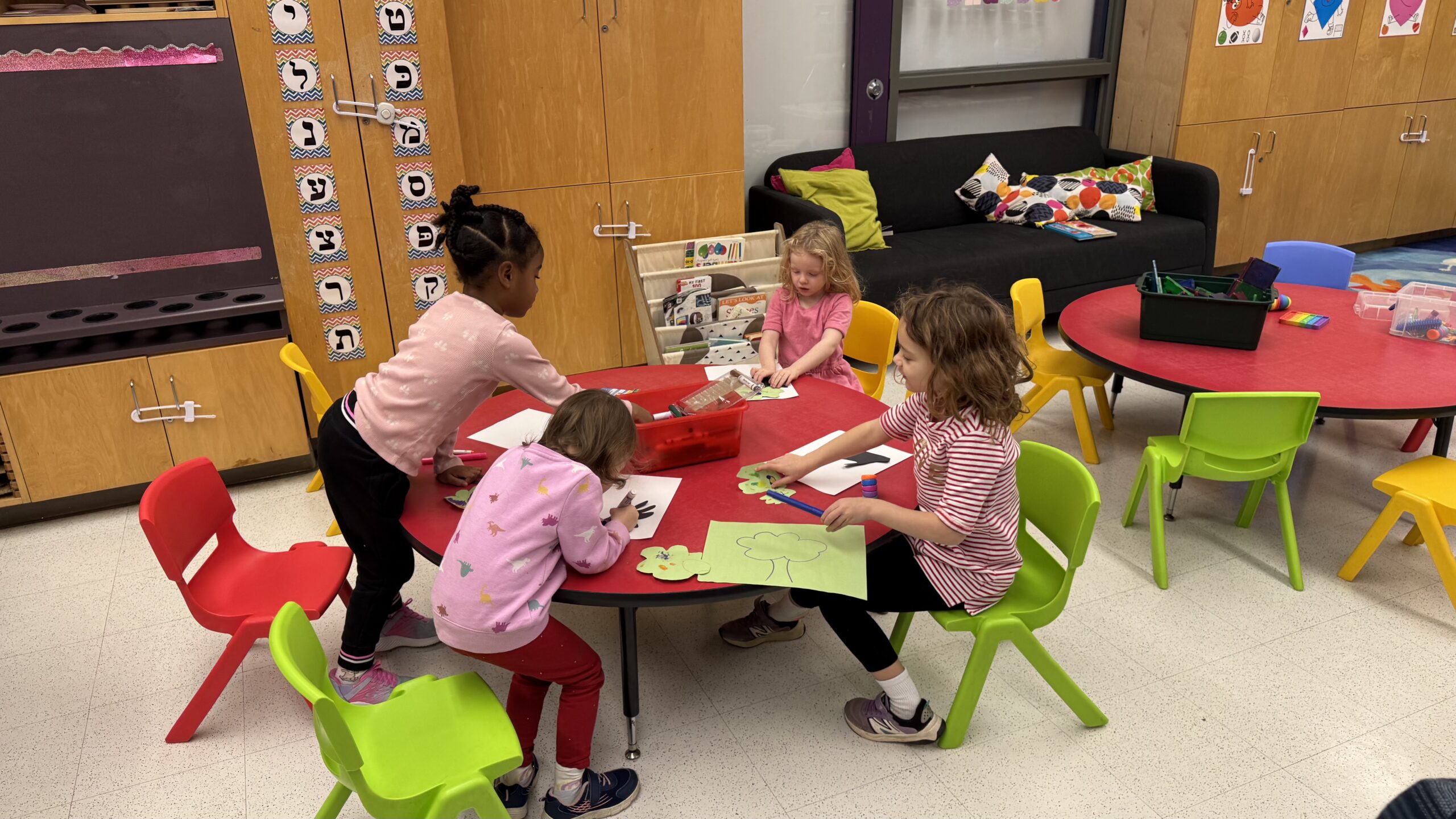 Sha’arim students creating art together in a colourful classroom